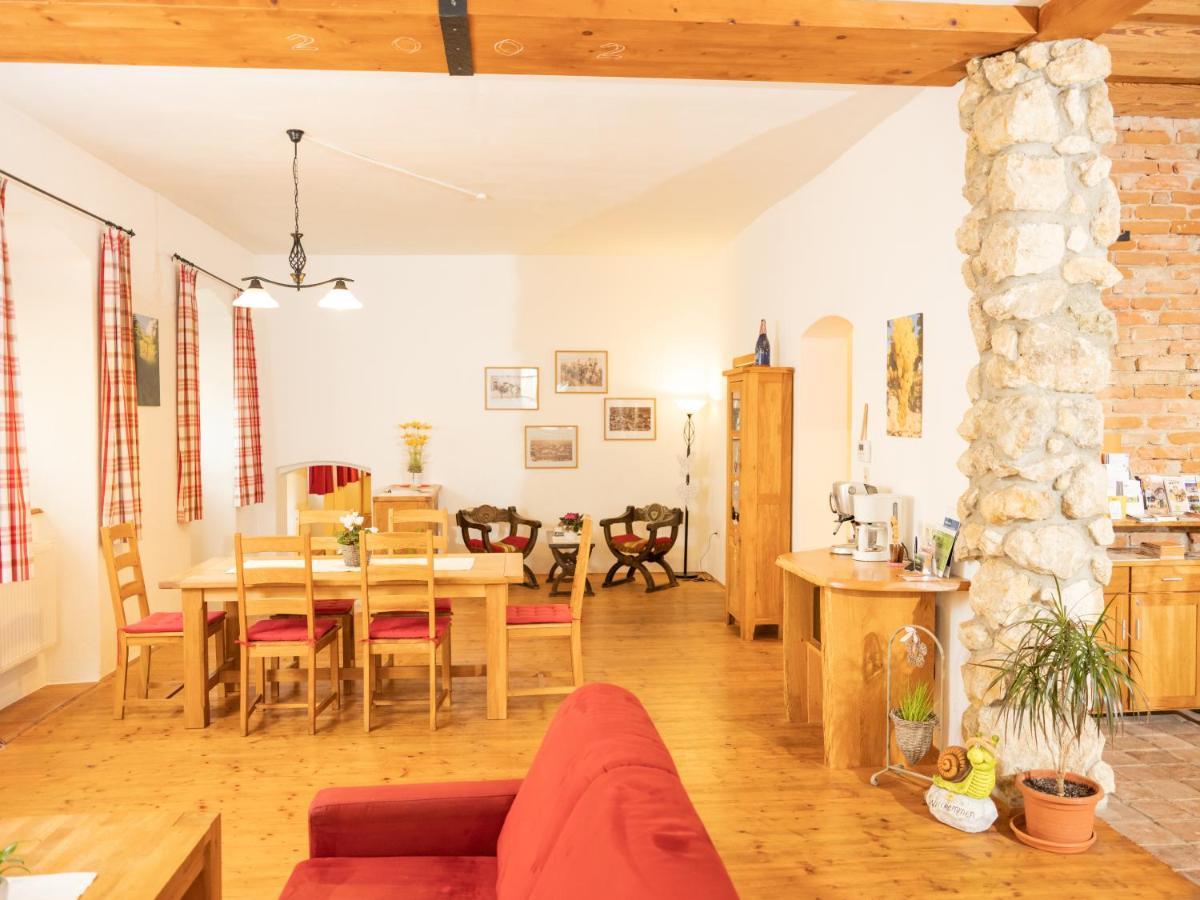Ferienwohnung Zum Kapuziner Poysdorf Exterior photo