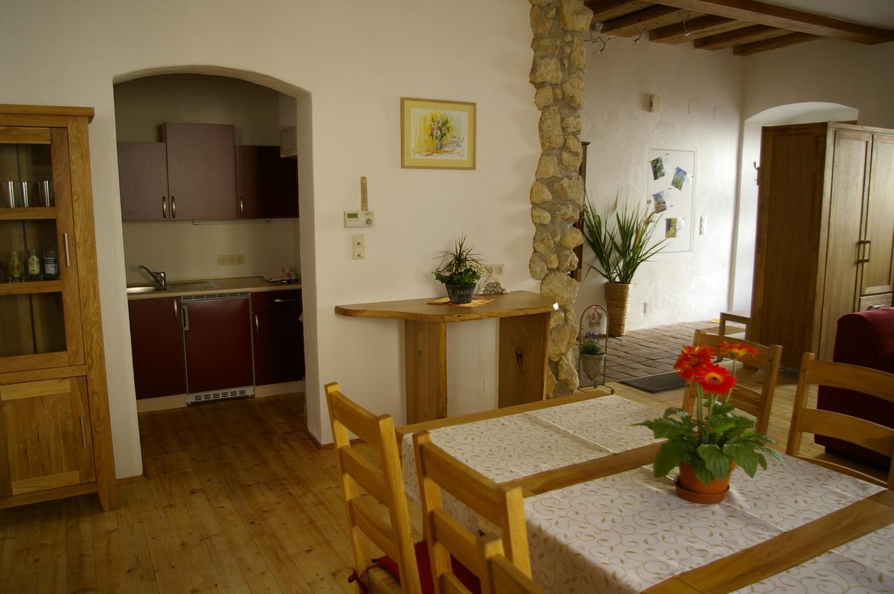 Ferienwohnung Zum Kapuziner Poysdorf Exterior photo
