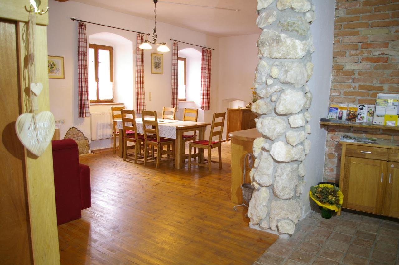 Ferienwohnung Zum Kapuziner Poysdorf Exterior photo